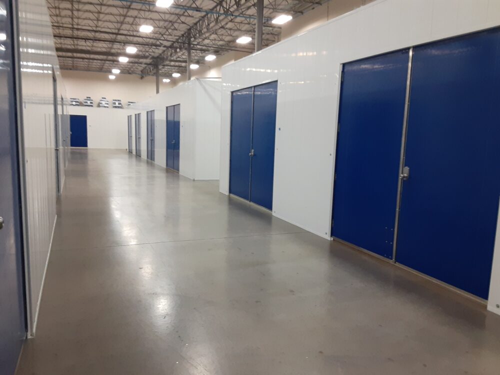 Small Business Warehouse Suites for rent start at 350 square feet of floor space and go up to as large as 4000 square feet.